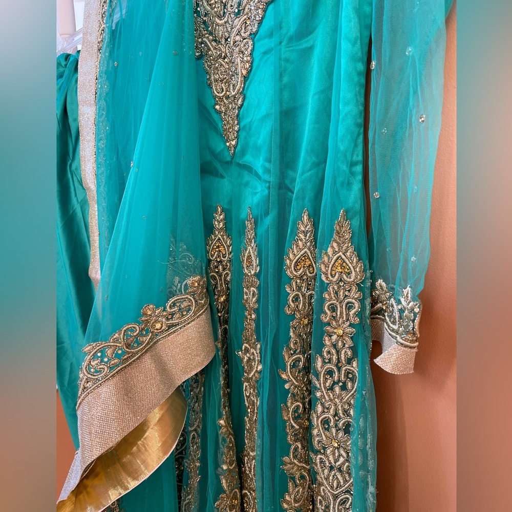 Beautiful Elegant Indian Anarkali Suit ; New without tags, unworn. Stunning!! - Picture 10 of 14